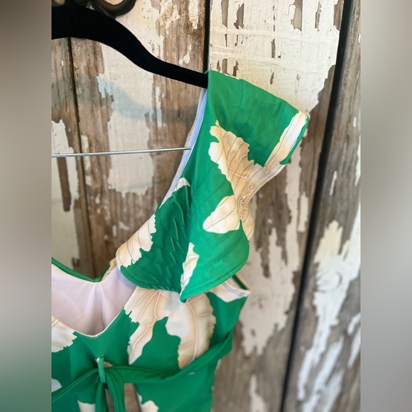 One Piece Green & Tan Ruffle Shoulder tie swimsuit size medium floral print NWOT - Picture 6 of 10